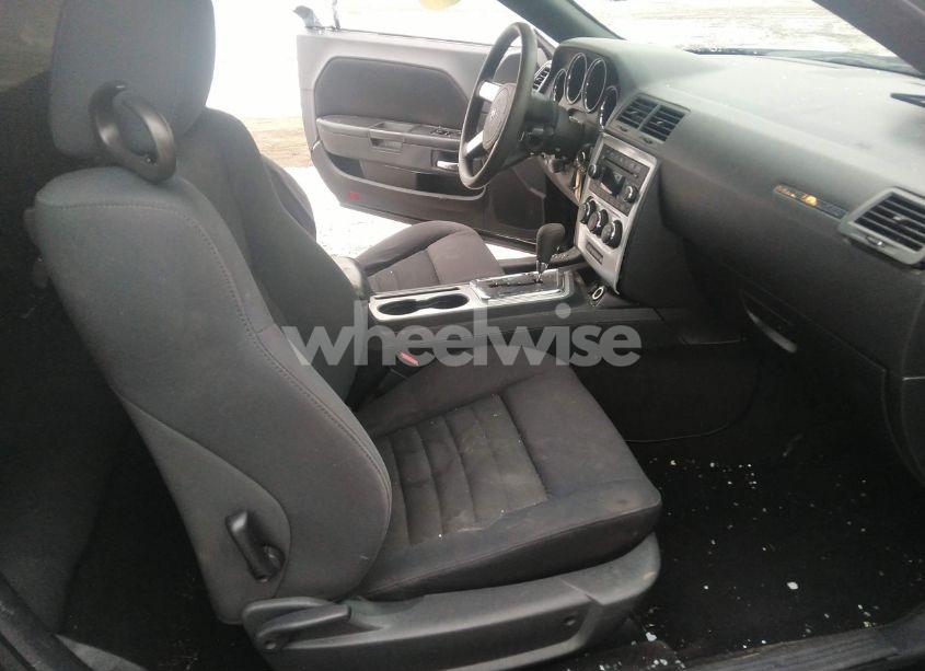 Photo 5 of 2010 Dodge Challenger SE (VIN 2B3CJ4DV3AH109316)