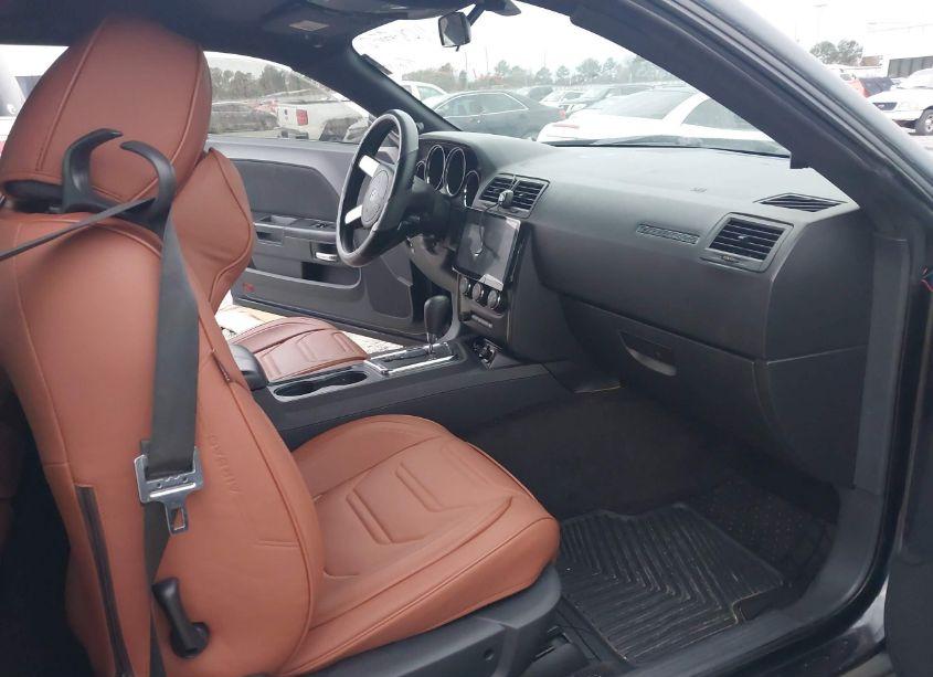 Photo 5 of 2010 Dodge Challenger SE (VIN 2B3CJ4DV3AH321665)