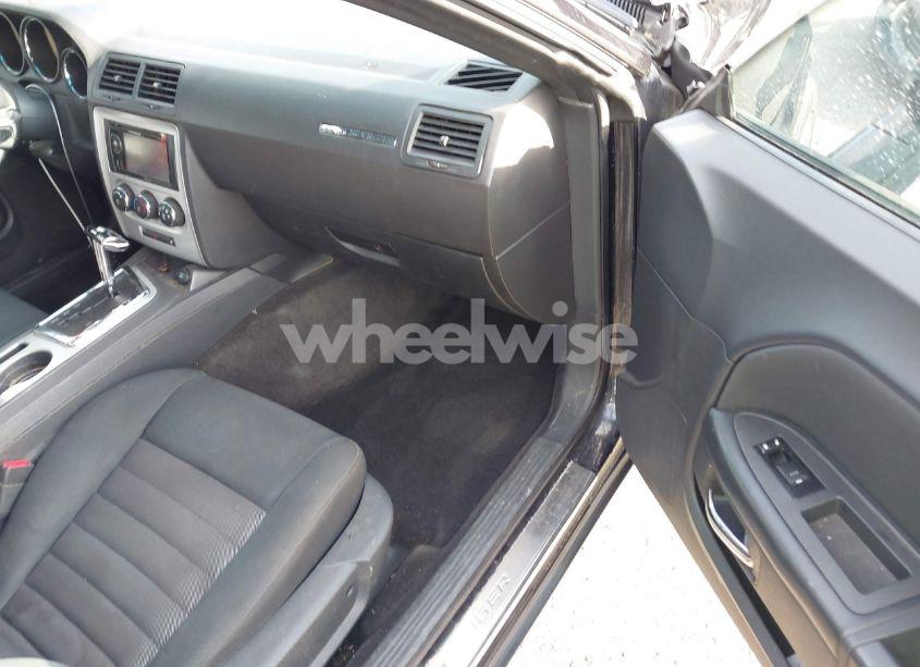 Photo 5 of 2010 Dodge Challenger SE (VIN 2B3CJ4DV3AH323593)