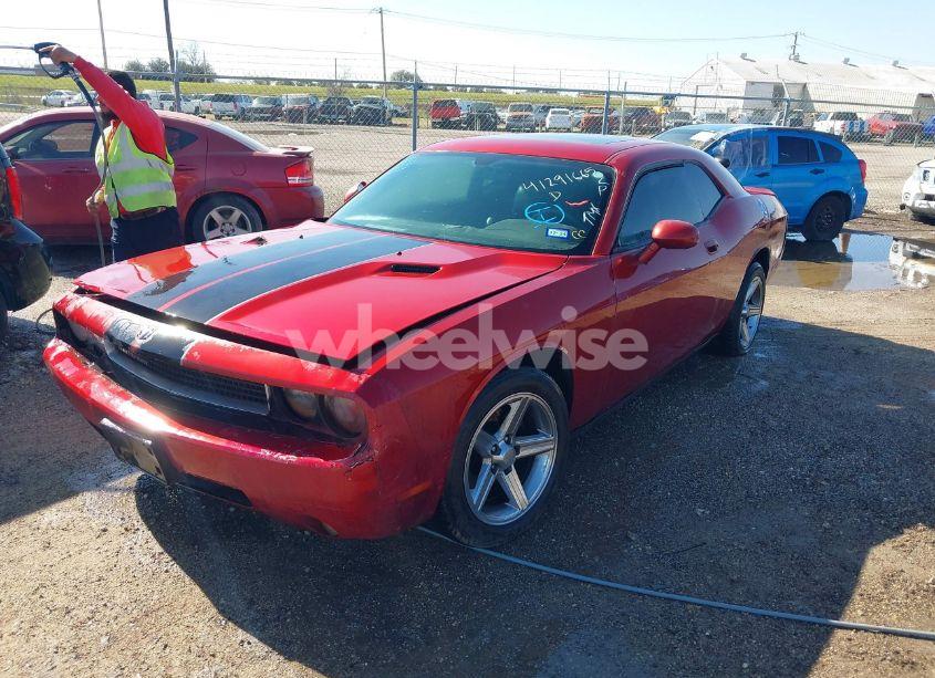 Photo 2 of 2010 Dodge Challenger SE (VIN 2B3CJ4DV4AH240870)