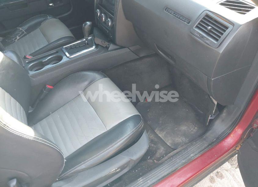 Photo 5 of 2010 Dodge Challenger SE (VIN 2B3CJ4DV4AH240870)