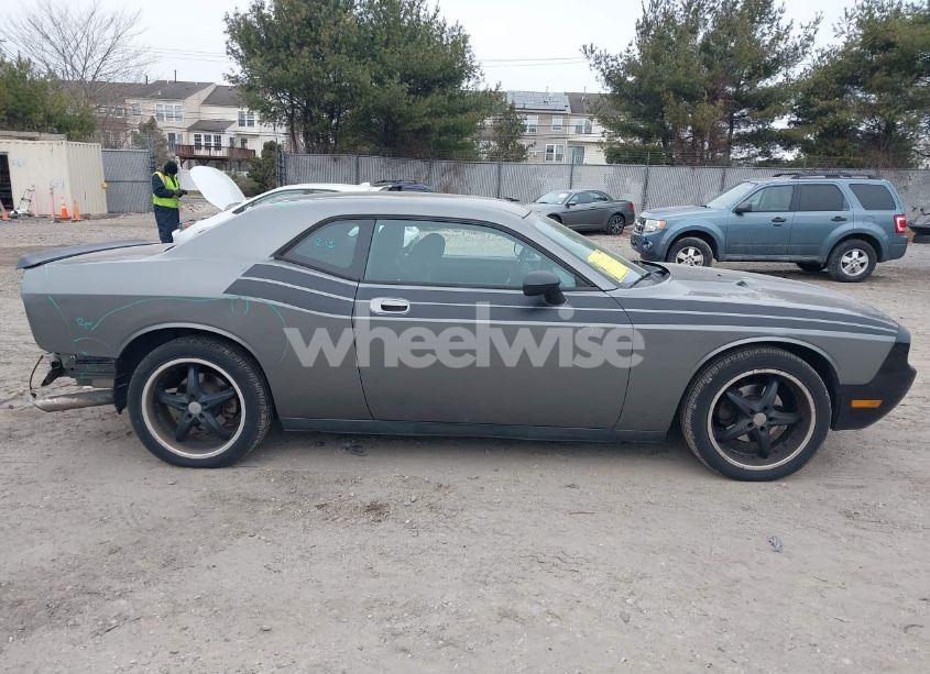 Photo 13 of 2010 Dodge Challenger SE (VIN 2B3CJ4DV4AH318483)