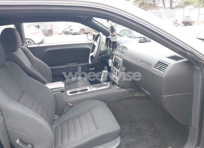 Photo 5 of 2010 Dodge Challenger SE (VIN 2B3CJ4DV4AH318483)