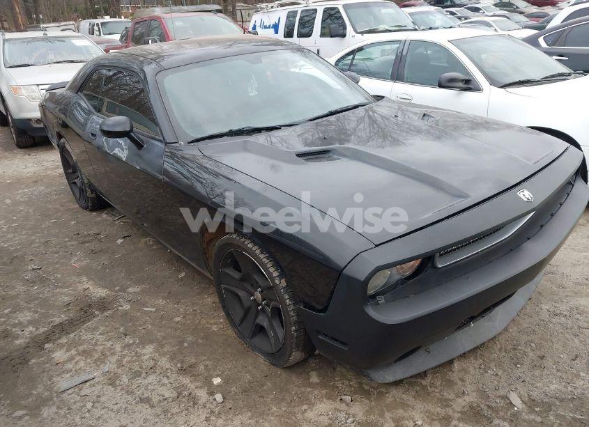 2010 Dodge Challenger SE (VIN 2B3CJ4DV5AH275370) main photo