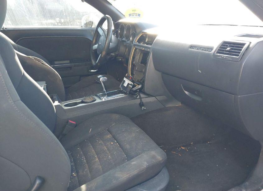 Photo 5 of 2010 Dodge Challenger SE (VIN 2B3CJ4DV5AH319383)