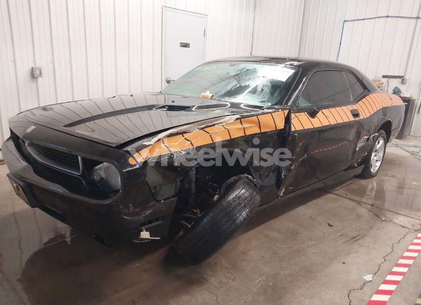 Photo 2 of 2010 Dodge Challenger SE (VIN 2B3CJ4DV7AH208334)
