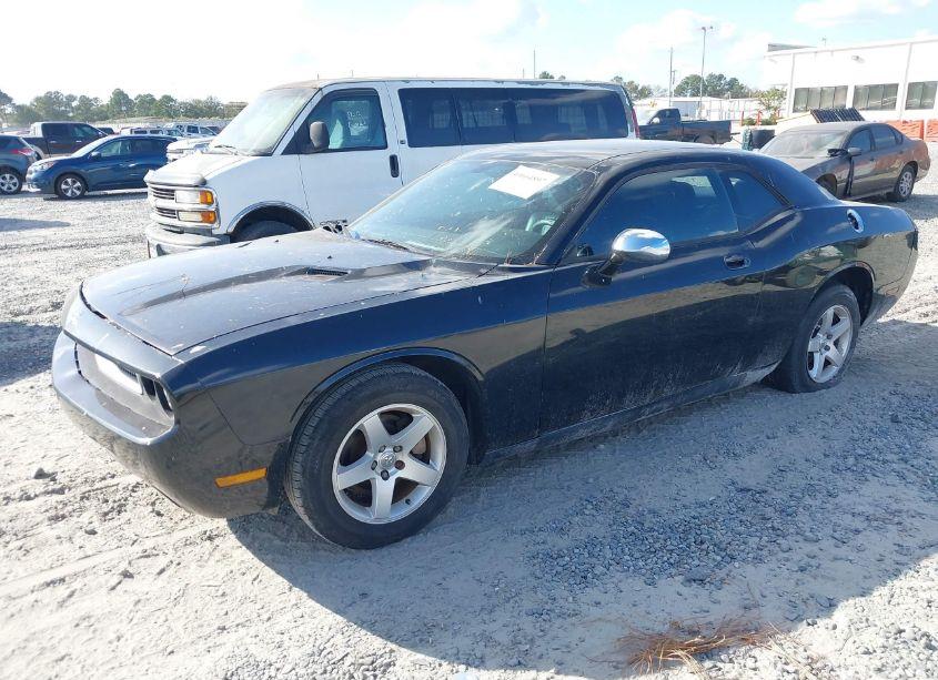 Photo 2 of 2010 Dodge Challenger SE (VIN 2B3CJ4DV8AH199577)