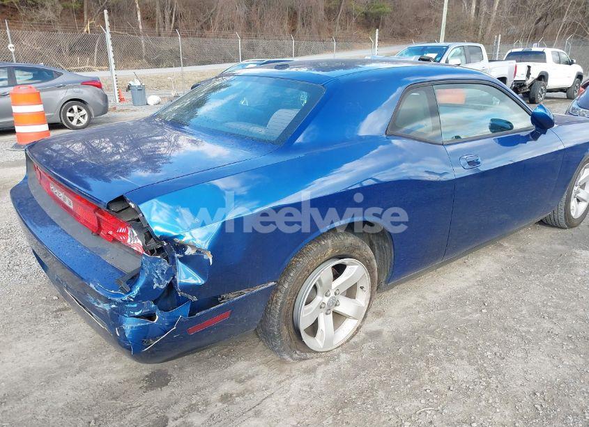 Photo 4 of 2010 Dodge Challenger SE (VIN 2B3CJ4DV8AH319135)