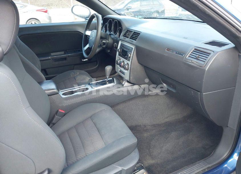 Photo 5 of 2010 Dodge Challenger SE (VIN 2B3CJ4DV8AH319135)