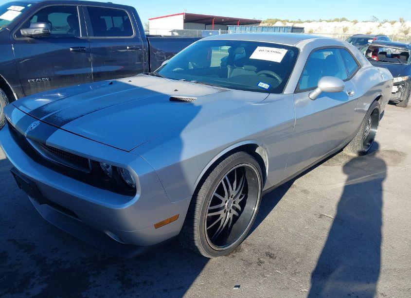 Photo 2 of 2010 Dodge Challenger SE (VIN 2B3CJ4DVXAH179573)