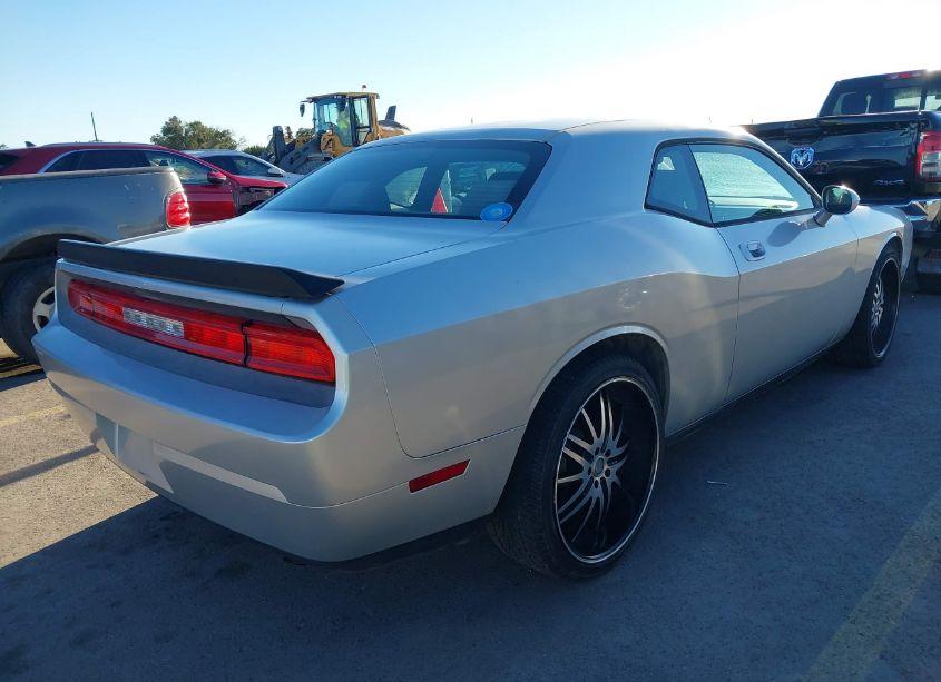 Photo 4 of 2010 Dodge Challenger SE (VIN 2B3CJ4DVXAH179573)