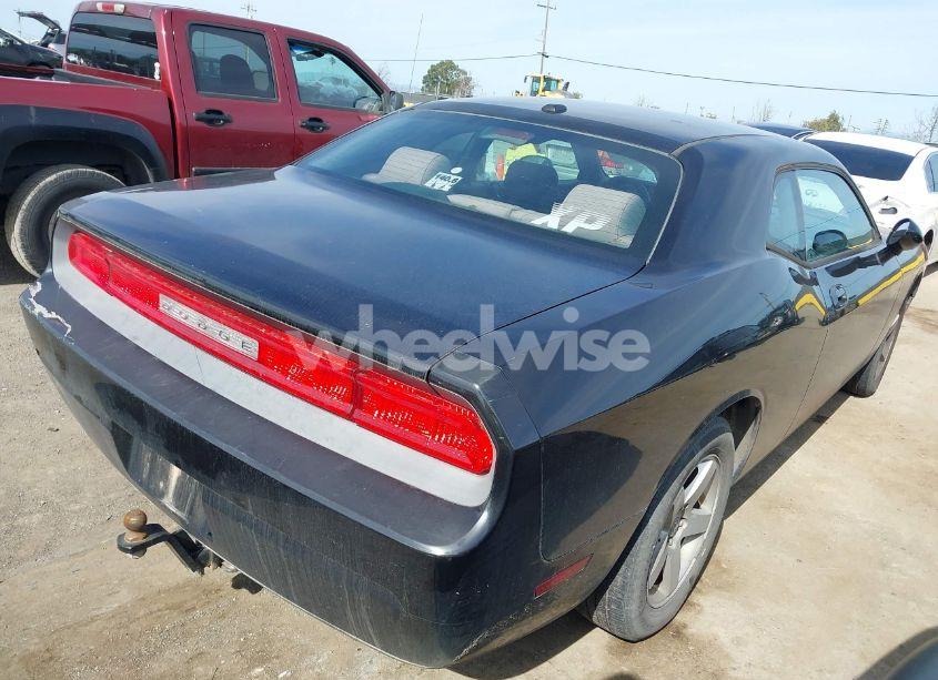 Photo 4 of 2010 Dodge Challenger SE (VIN 2B3CJ4DVXAH238640)