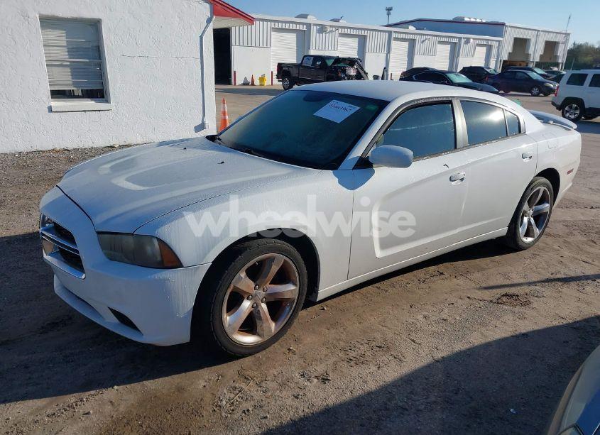 Photo 2 of 2011 Dodge Charger (VIN 2B3CL3CG2BH527648)