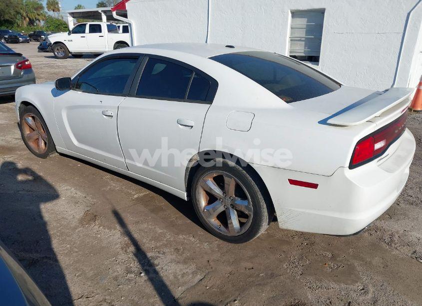 Photo 3 of 2011 Dodge Charger (VIN 2B3CL3CG2BH527648)