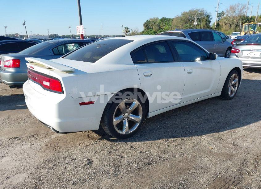 Photo 4 of 2011 Dodge Charger (VIN 2B3CL3CG2BH527648)