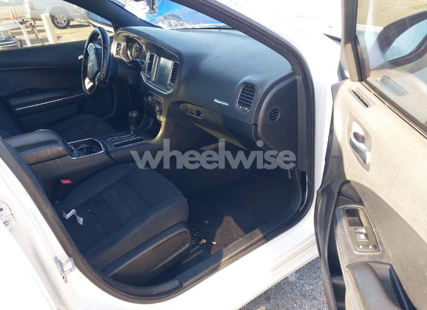 Photo 5 of 2011 Dodge Charger (VIN 2B3CL3CG4BH605864)