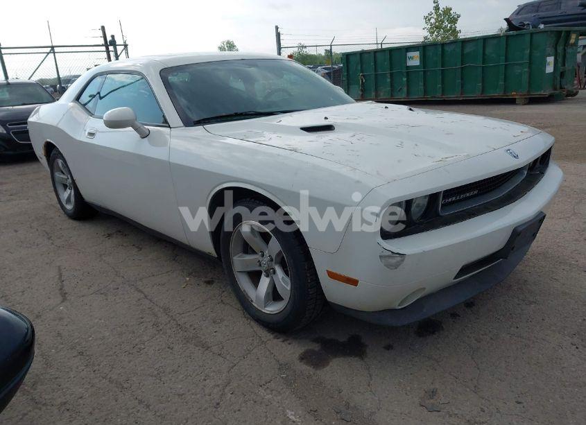 2009 Dodge Challenger SE/SXT (VIN 2B3LJ44V39H577140) main photo