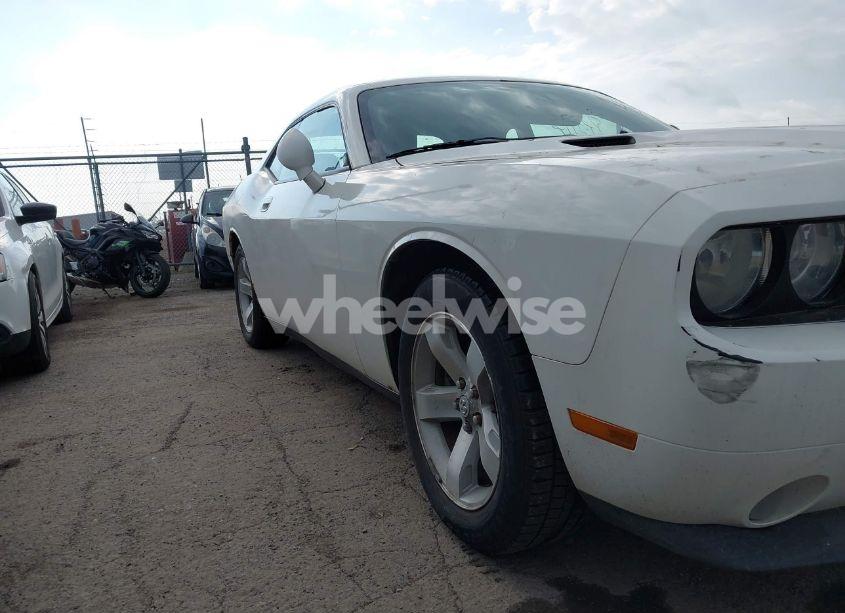 Photo 14 of 2009 Dodge Challenger SE/SXT (VIN 2B3LJ44V39H577140)