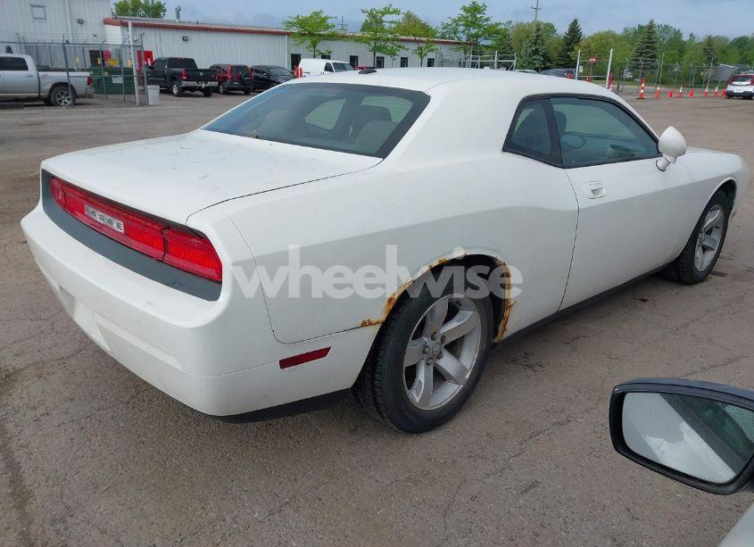 Photo 4 of 2009 Dodge Challenger SE/SXT (VIN 2B3LJ44V39H577140)
