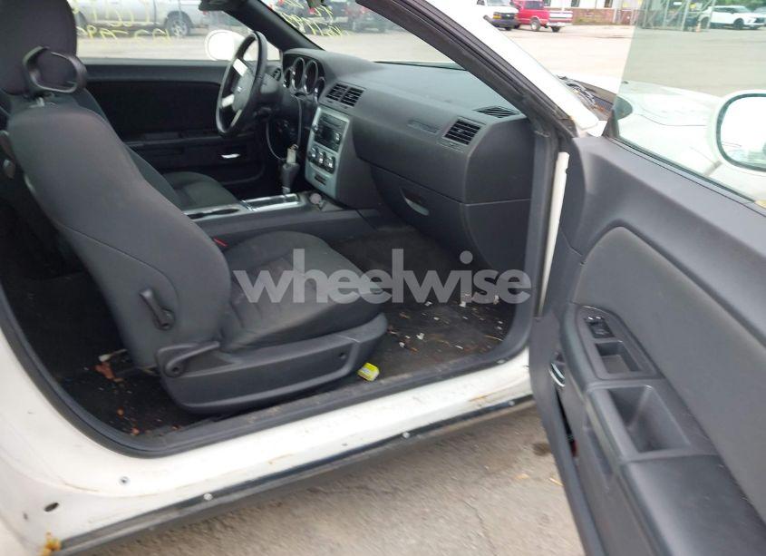 Photo 5 of 2009 Dodge Challenger SE/SXT (VIN 2B3LJ44V39H577140)