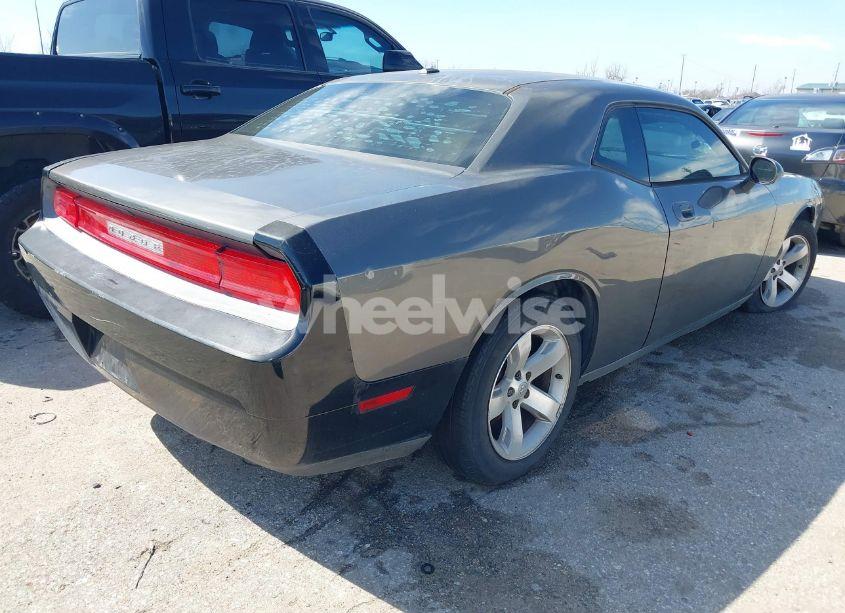 Photo 4 of 2009 Dodge Challenger SE (VIN 2B3LJ44VX9H594615)