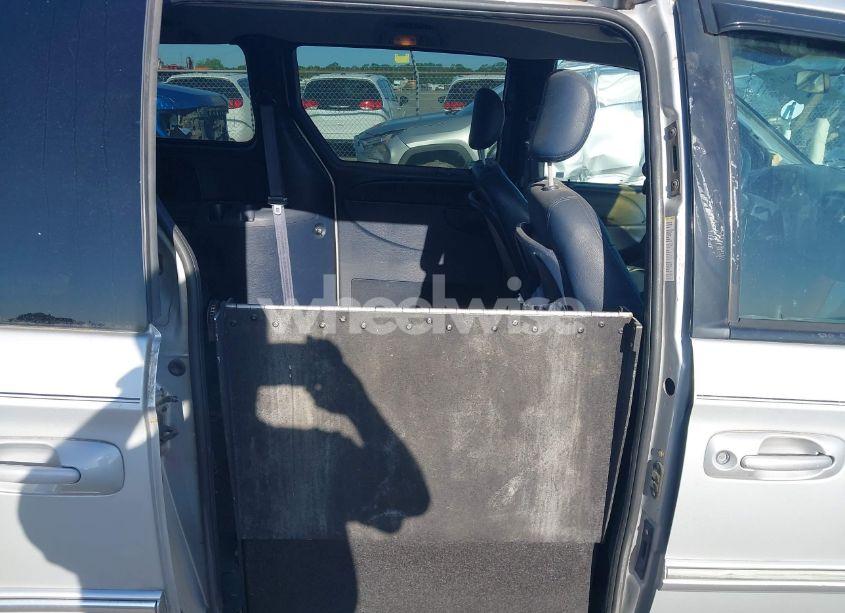 Photo 8 of 2001 Dodge Grand CARAVAN ES (VIN 2B8GP54LX1R376249)