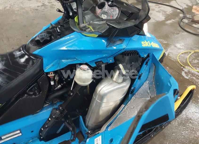Photo 10 of 2018 Skidoo Renegade N/A (VIN 2BPSUXJGXJV000135)