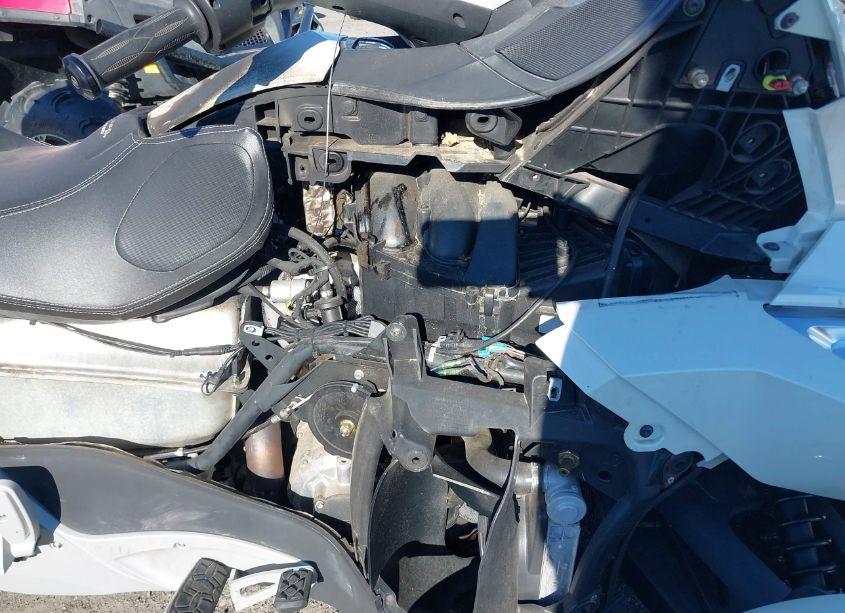 Photo 8 of 2012 Can-am Spyder ROADSTER RT-LTD (VIN 2BXJBDC17CV001819)