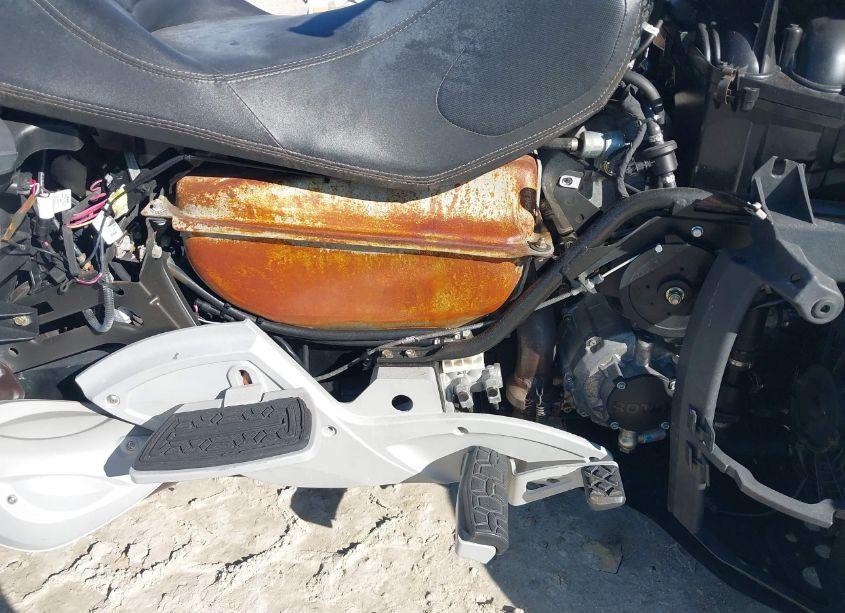 Photo 8 of 2011 Can-am Spyder ROADSTER RT-LTD (VIN 2BXJBDC18BV001438)