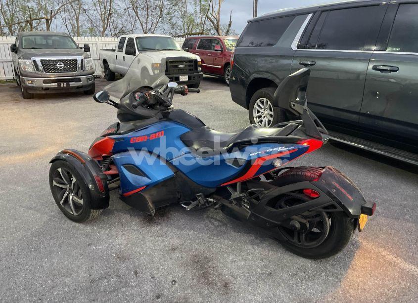 Photo 3 of 2015 Can-am Spyder ROADSTER RS/RS-S/RS-S SPEC SERIES (VIN 2BXNABC46FV000359)