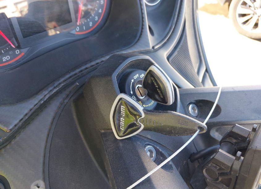 Photo 11 of 2015 Can-am Spyder ROADSTER RT/RT-S/S SERIES/LTD (VIN 2BXNBDD22FV003751)