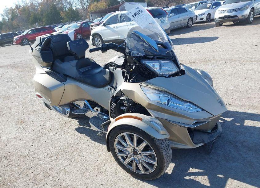 2017 Can-am Spyder ROADSTER RT/RT-S/LTD/SP SERIES (VIN 2BXNBDD22HV000898) main photo