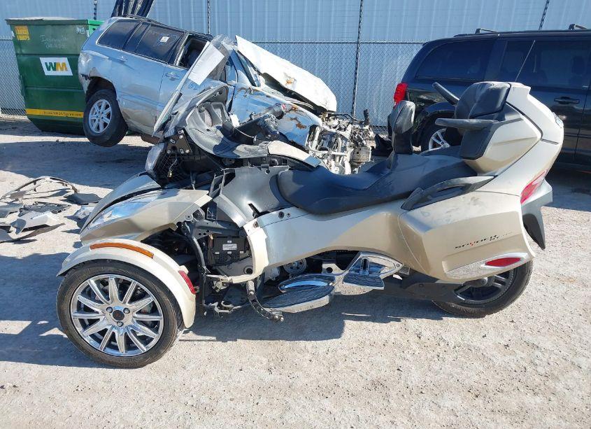 Photo 14 of 2017 Can-am Spyder ROADSTER RT/RT-S/LTD/SP SERIES (VIN 2BXNBDD22HV000898)