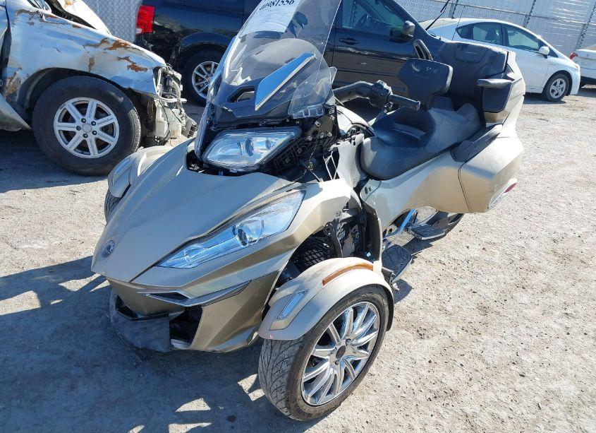 Photo 2 of 2017 Can-am Spyder ROADSTER RT/RT-S/LTD/SP SERIES (VIN 2BXNBDD22HV000898)