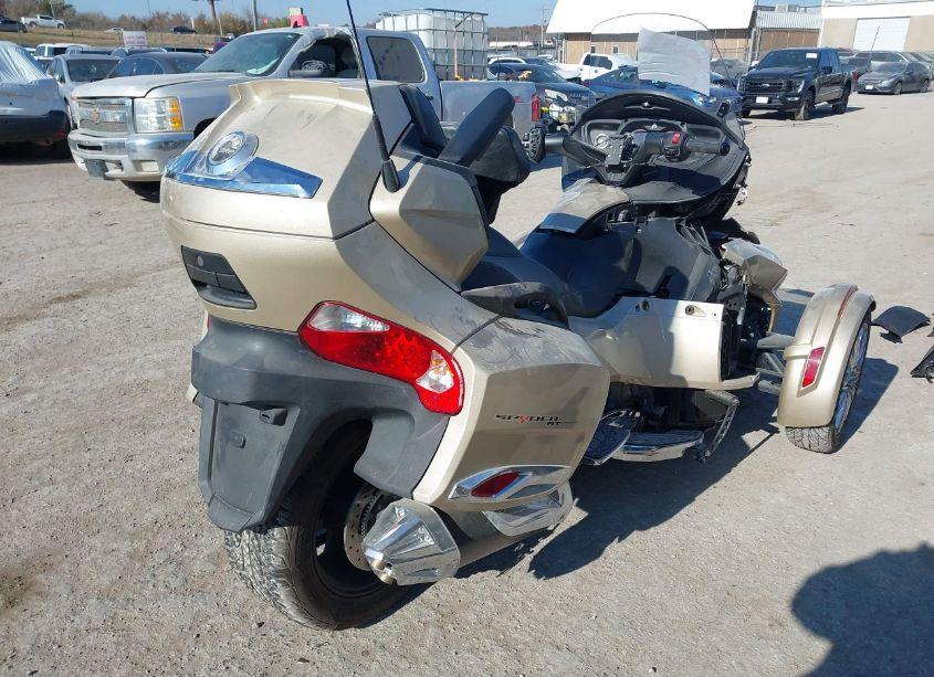 Photo 4 of 2017 Can-am Spyder ROADSTER RT/RT-S/LTD/SP SERIES (VIN 2BXNBDD22HV000898)