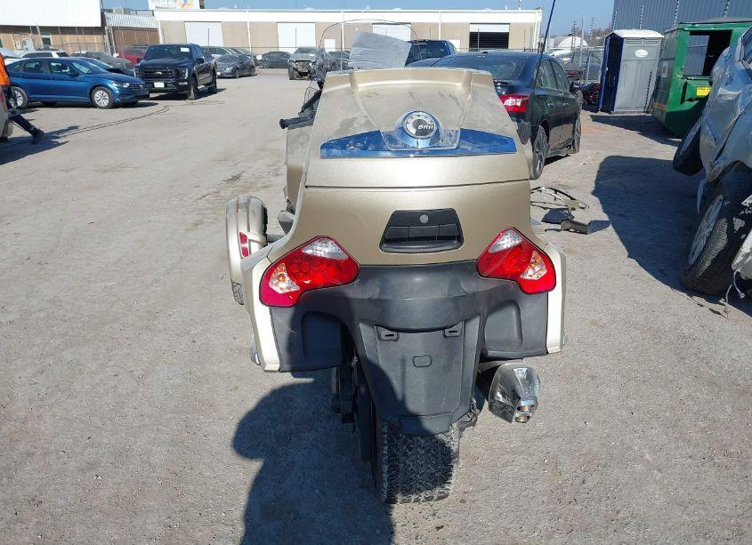 Photo 6 of 2017 Can-am Spyder ROADSTER RT/RT-S/LTD/SP SERIES (VIN 2BXNBDD22HV000898)