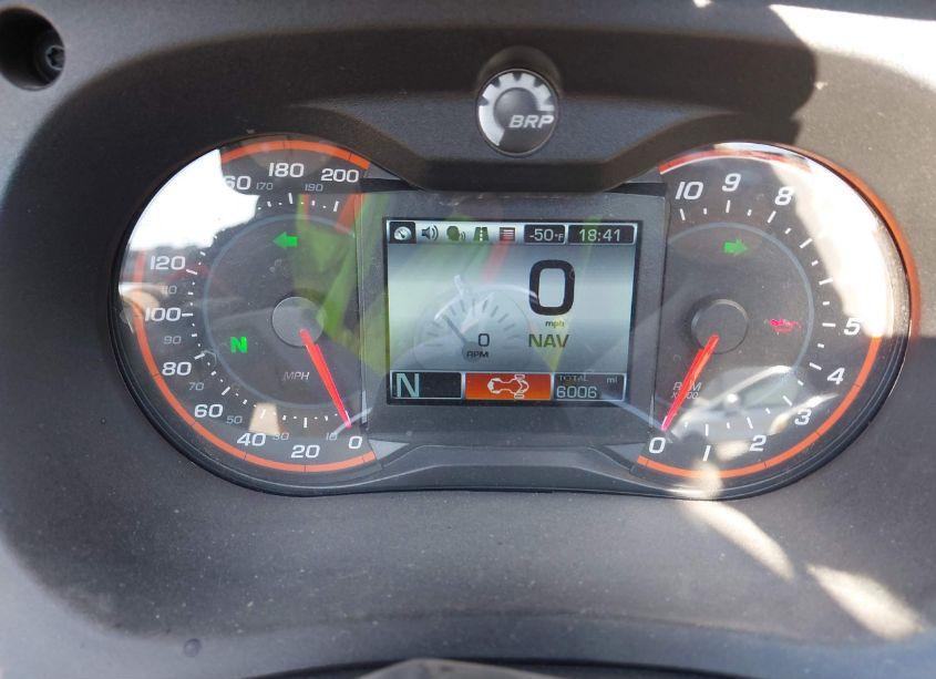 Photo 7 of 2017 Can-am Spyder ROADSTER RT/RT-S/LTD/SP SERIES (VIN 2BXNBDD22HV000898)