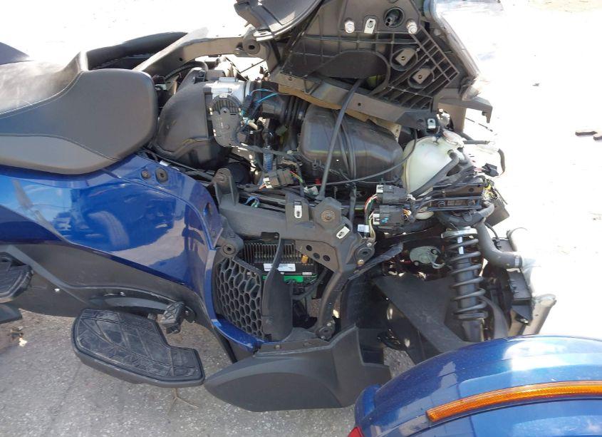 Photo 8 of 2016 Can-am Spyder ROADSTER RT/RT-S/LTD/SP SERIES (VIN 2BXNBDD28GV002623)