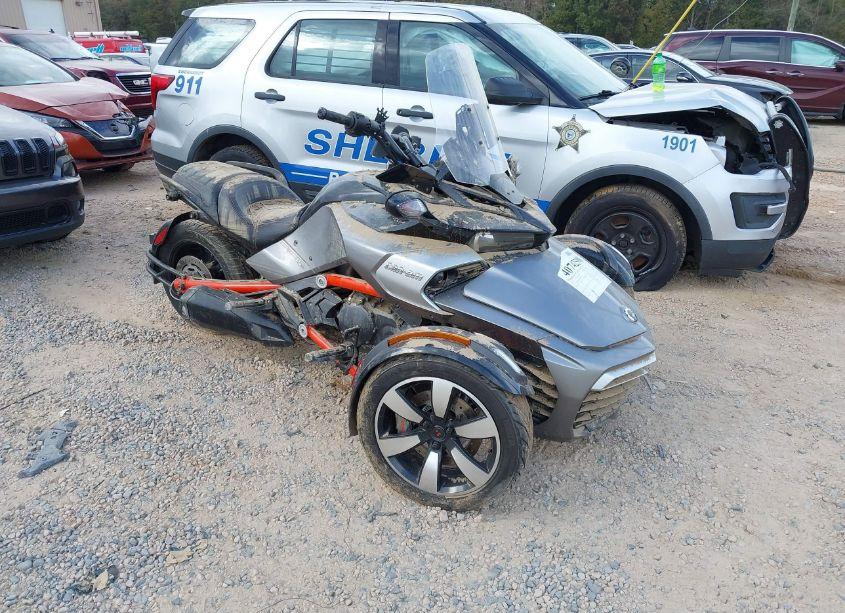 Photo 2 of 2015 Can-am Spyder ROADSTER F3/F3-S (VIN 2BXRDCD28FV001833)