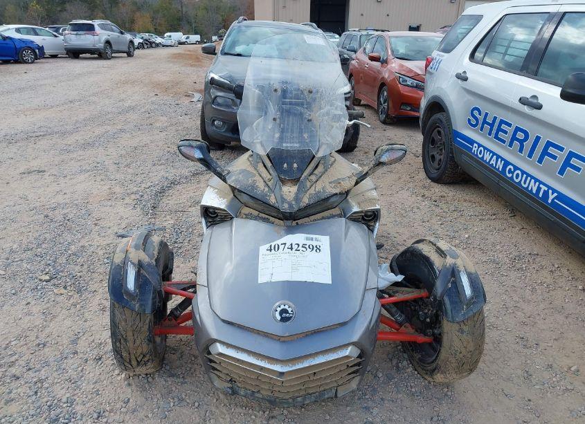 Photo 5 of 2015 Can-am Spyder ROADSTER F3/F3-S (VIN 2BXRDCD28FV001833)