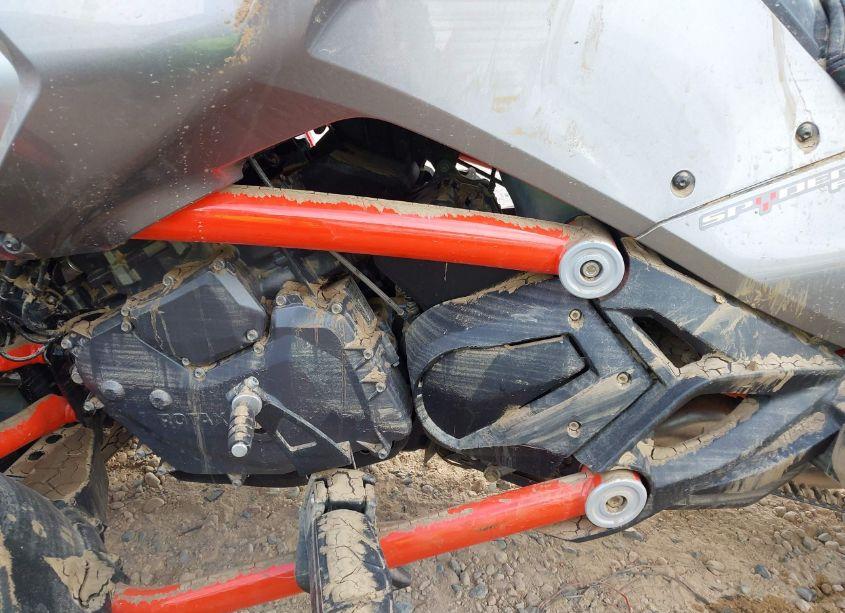 Photo 8 of 2015 Can-am Spyder ROADSTER F3/F3-S (VIN 2BXRDCD28FV001833)