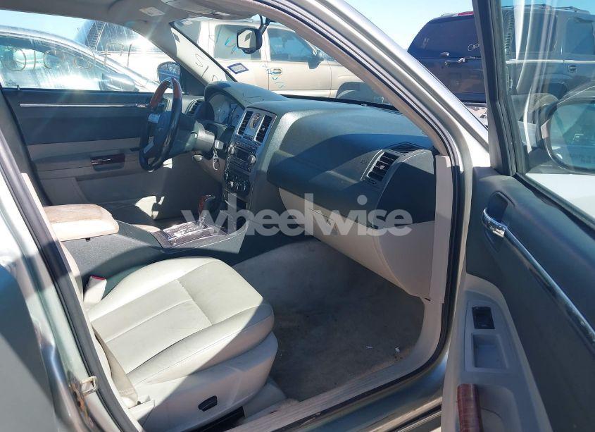 Photo 5 of 2005 Chrysler 300 TOURING (VIN 2C3AA53G65H176016)