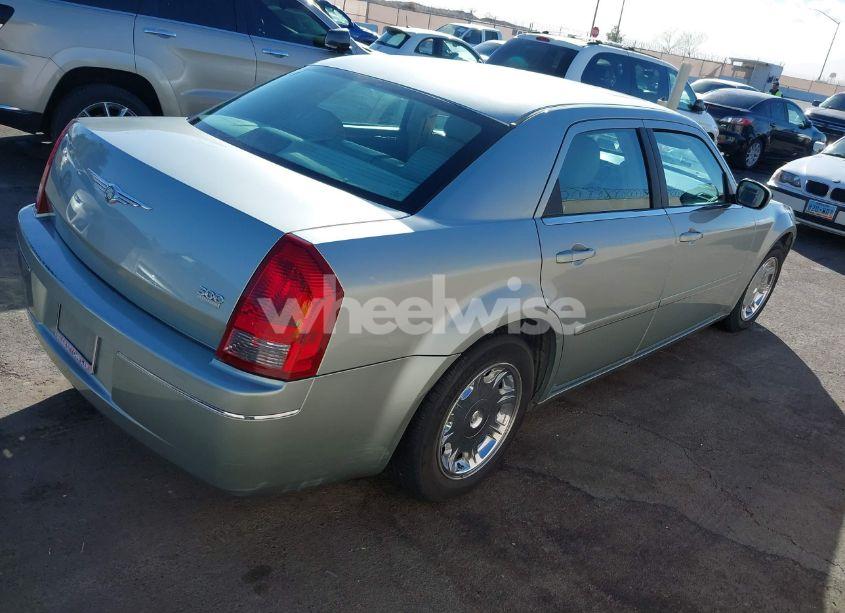 Photo 4 of 2005 Chrysler 300 TOURING (VIN 2C3AA53G85H556183)