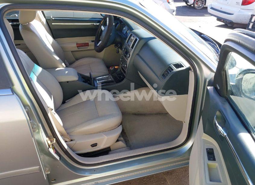 Photo 5 of 2005 Chrysler 300 TOURING (VIN 2C3AA53G85H556183)