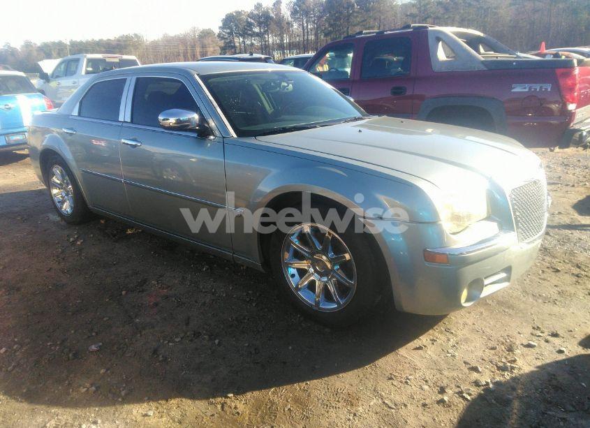 2005 Chrysler 300c (VIN 2C3AA63H45H572945) main photo