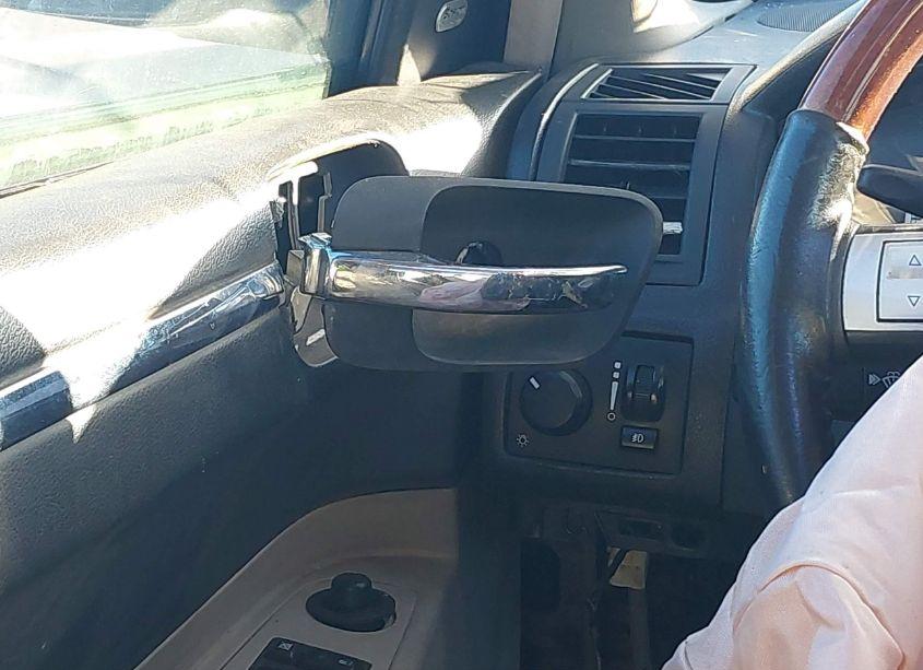 Photo 18 of 2005 Chrysler 300c (VIN 2C3AA63H55H562991)