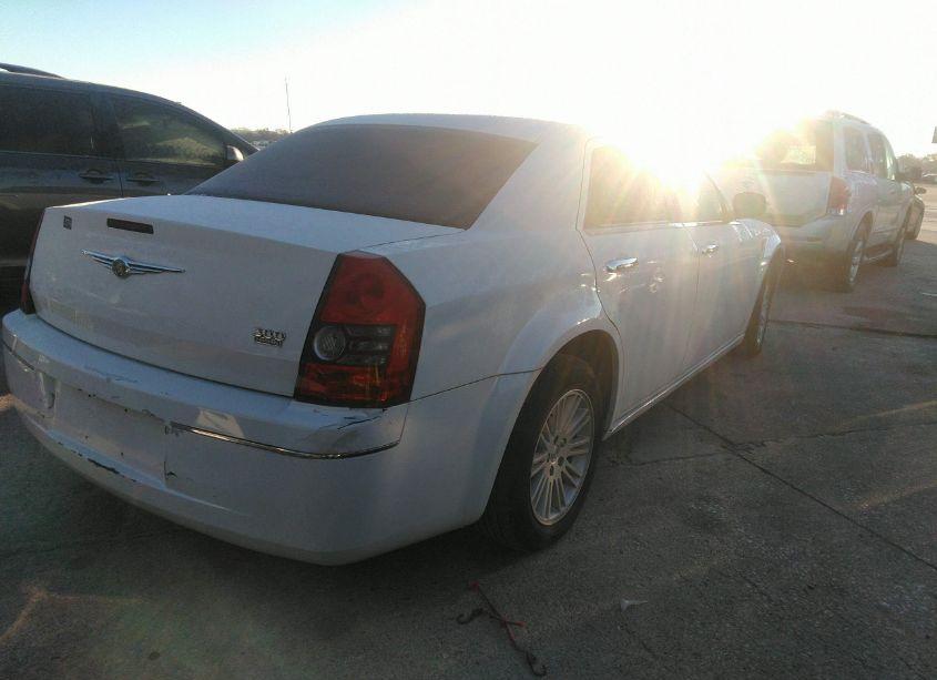 Photo 4 of 2010 Chrysler 300 TOURING (VIN 2C3CA4CD4AH198986)