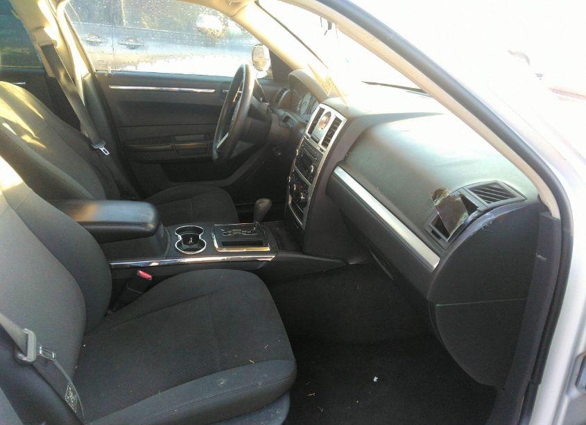 Photo 5 of 2010 Chrysler 300 TOURING (VIN 2C3CA4CD4AH198986)