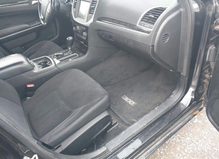 Photo 5 of 2011 Chrysler 300 (VIN 2C3CA4CG9BH530593)