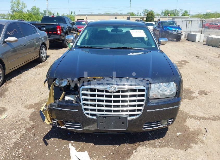 Photo 12 of 2010 Chrysler 300 TOURING/SIGNATURE SERIES/EXECUTIVE SERIES (VIN 2C3CA5CV2AH326950)